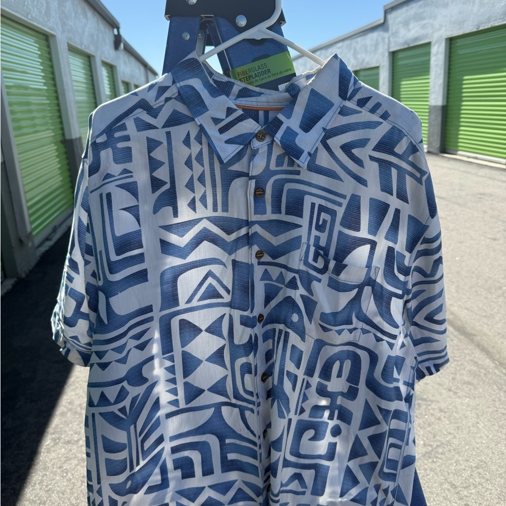 Quiksilver White & Blue Tribal Short-Sleeve Button-Down Shirt